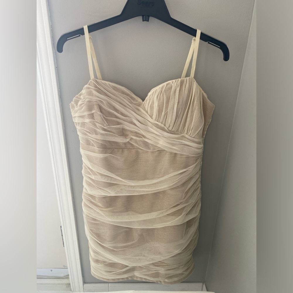 🔴 Max & Cleo Cream Rushed Dress with Zipper and Built-In Cups